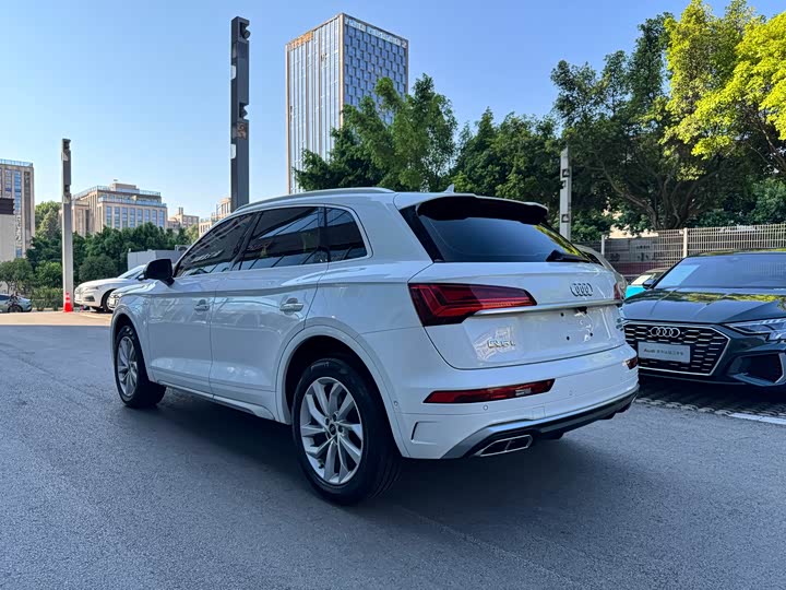 Фото 7 - Audi Q5L