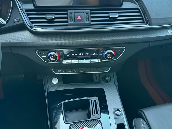 Фото 9 - Audi Q5L