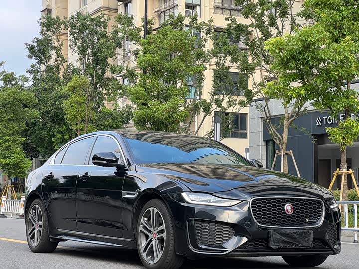 Фото 4 - Jaguar XE L