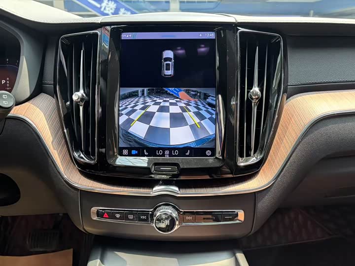 Фото 10 - Volvo XC60