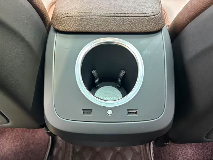 Фото 12 - Volvo XC60