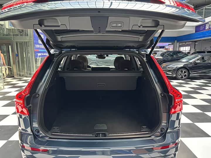 Фото 13 - Volvo XC60