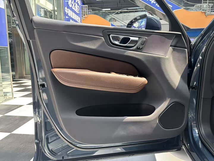 Фото 5 - Volvo XC60