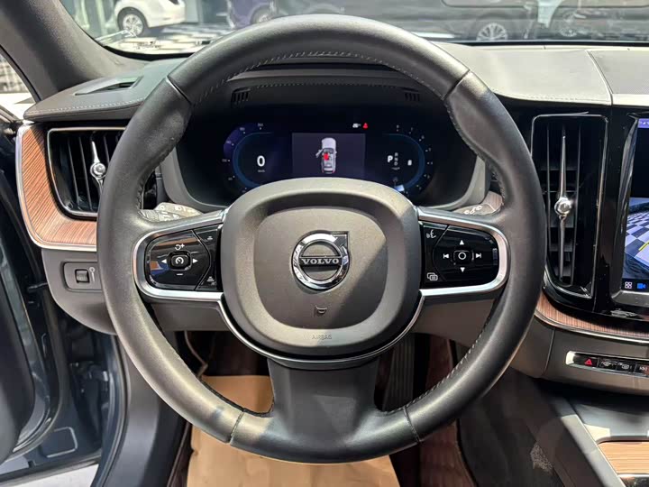 Фото 6 - Volvo XC60