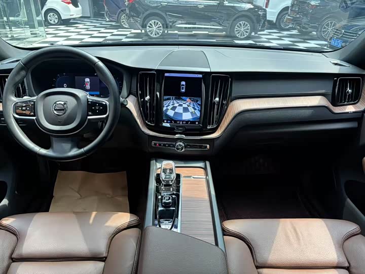 Фото 9 - Volvo XC60