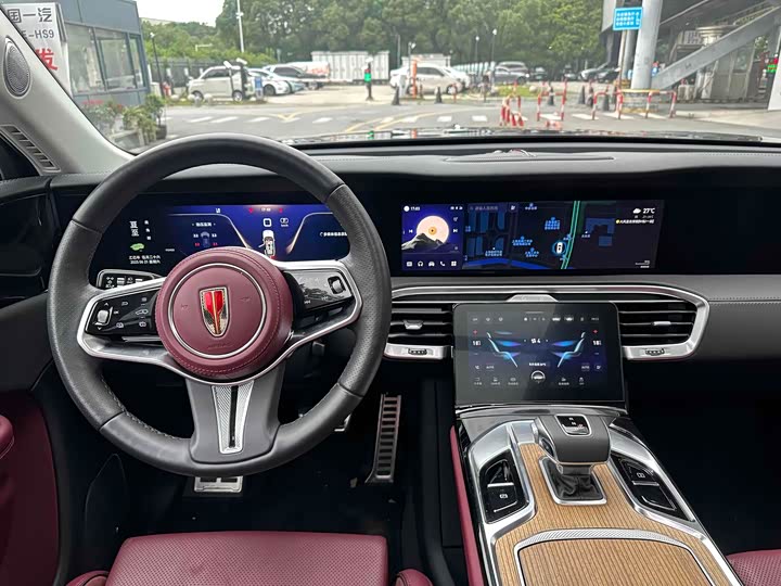 Фото 12 - Hongqi E-HS9