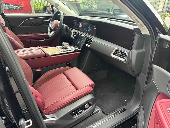 Фото 14 - Hongqi E-HS9