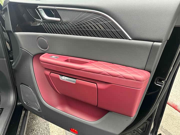 Фото 17 - Hongqi E-HS9