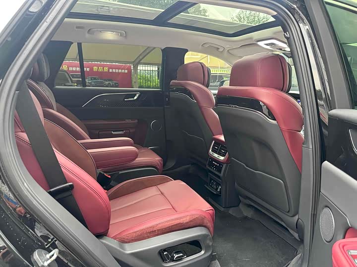 Фото 18 - Hongqi E-HS9