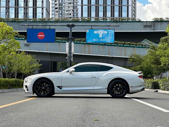 Фото 10 - Bentley Continental GT