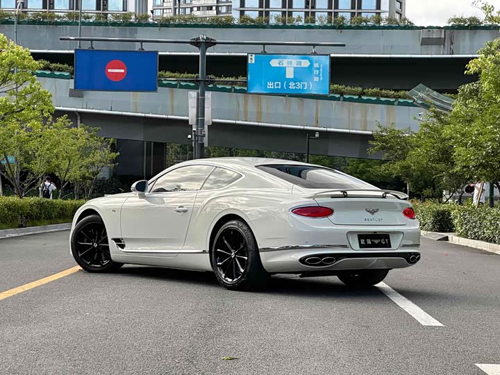 Фото 11 - Bentley Continental GT