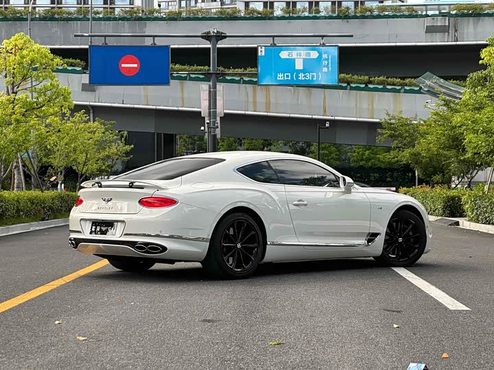 Фото 16 - Bentley Continental GT