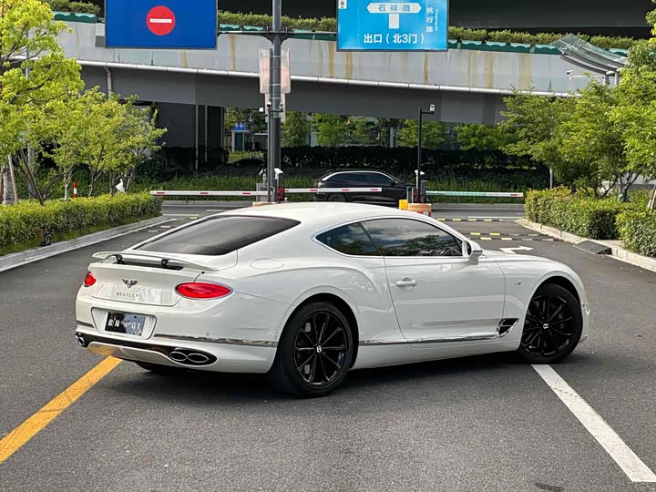 Фото 17 - Bentley Continental GT