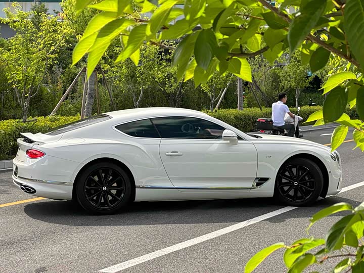 Фото 18 - Bentley Continental GT