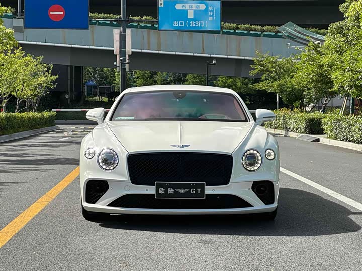 Фото 2 - Bentley Continental GT