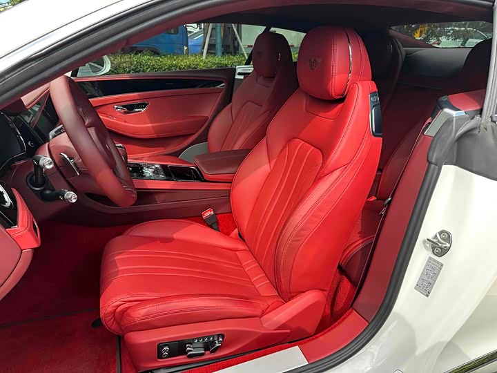 Фото 26 - Bentley Continental GT