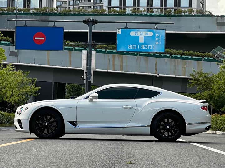 Фото 9 - Bentley Continental GT