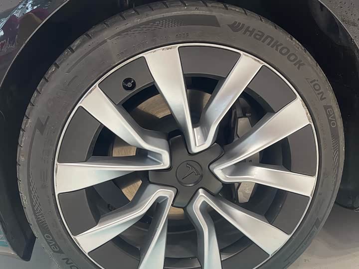 Фото 10 - Tesla Model 3