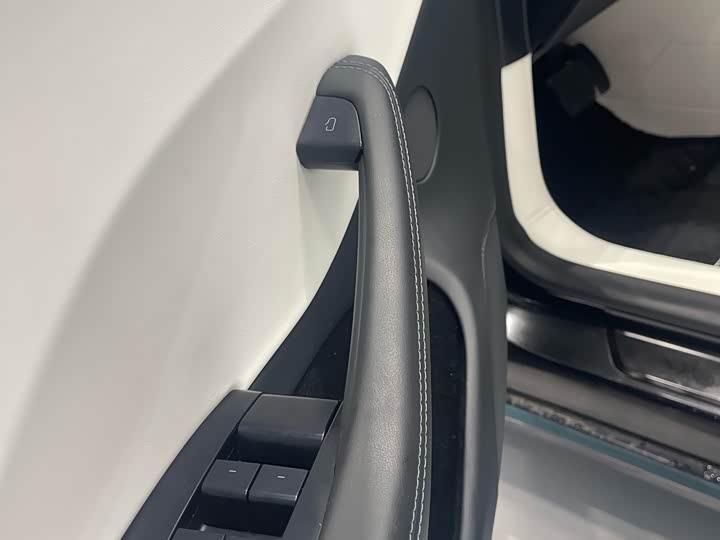 Фото 14 - Tesla Model 3