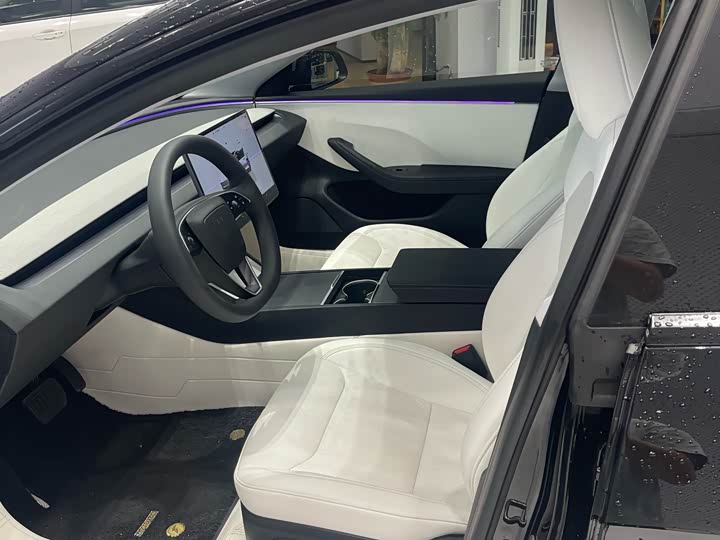 Фото 15 - Tesla Model 3