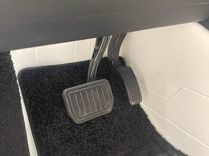 Фото 16 - Tesla Model 3