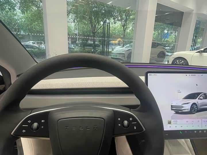 Фото 17 - Tesla Model 3