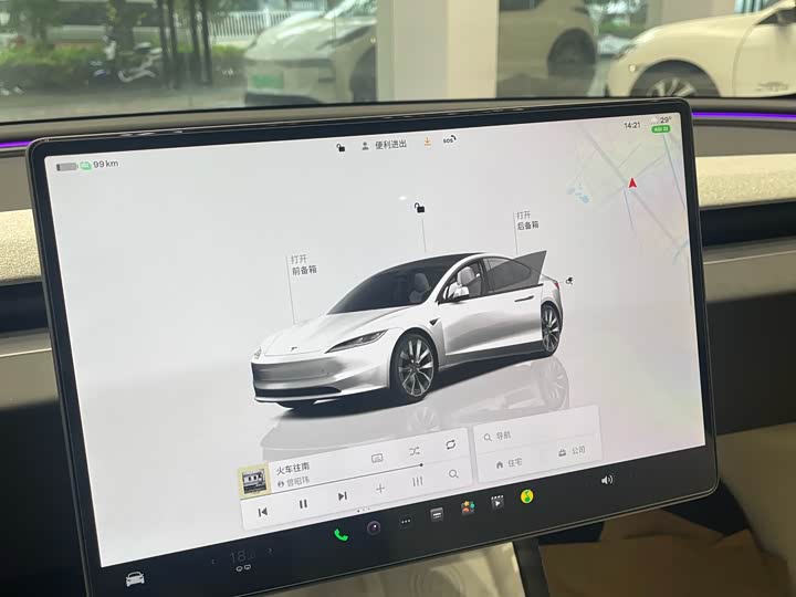 Фото 18 - Tesla Model 3