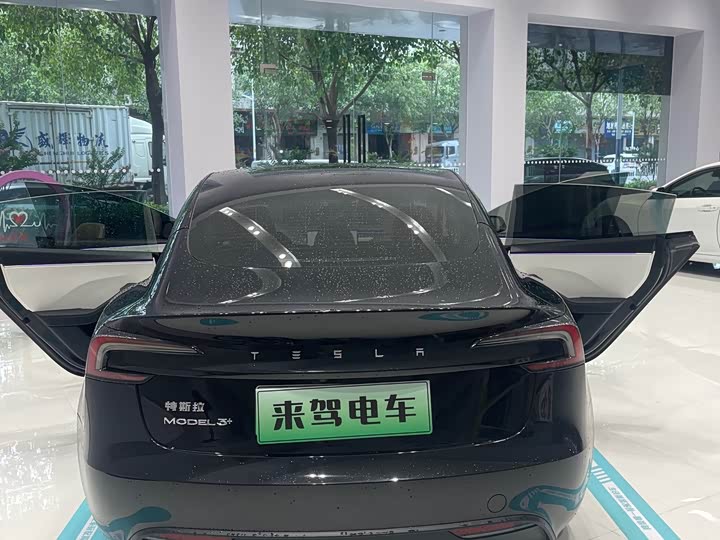 Фото 2 - Tesla Model 3