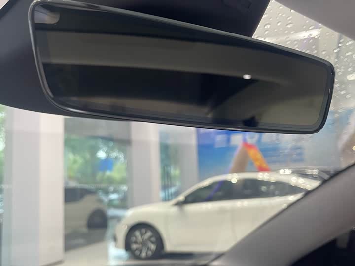 Фото 20 - Tesla Model 3