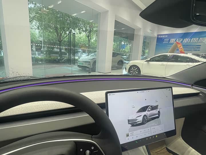 Фото 22 - Tesla Model 3