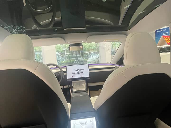 Фото 26 - Tesla Model 3