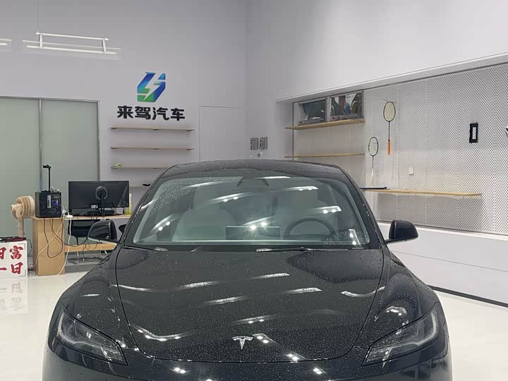 Фото 3 - Tesla Model 3