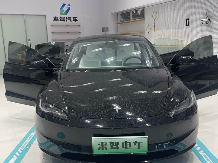 Фото 30 - Tesla Model 3