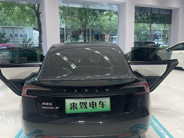 Фото 31 - Tesla Model 3