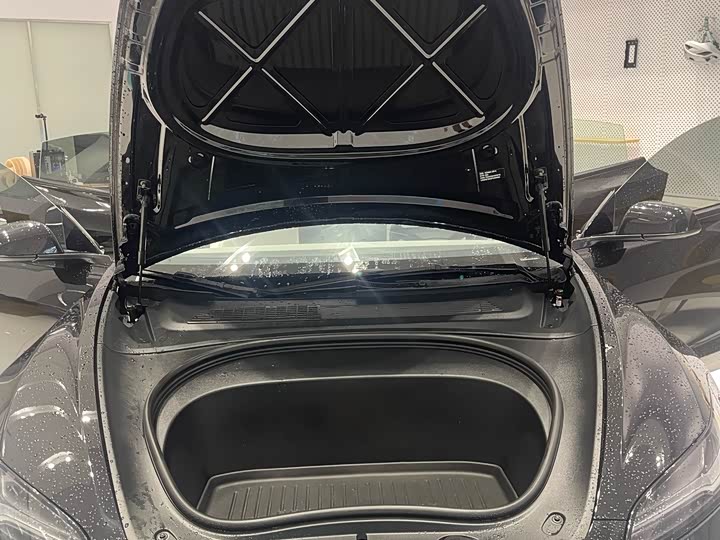 Фото 32 - Tesla Model 3