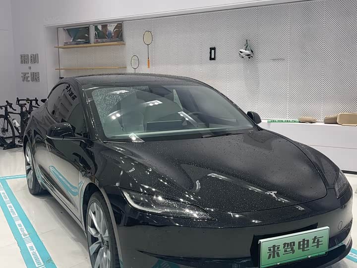 Фото 4 - Tesla Model 3