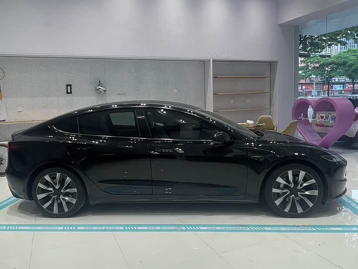 Фото 5 - Tesla Model 3