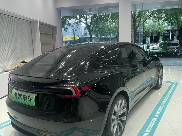 Фото 6 - Tesla Model 3