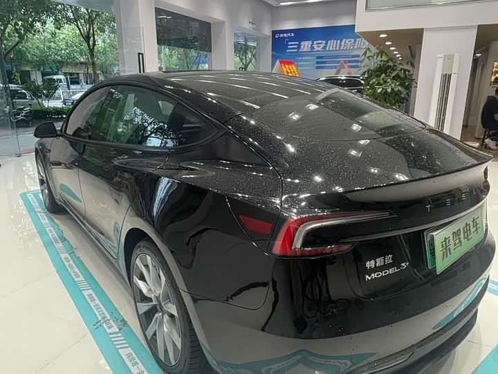 Фото 8 - Tesla Model 3