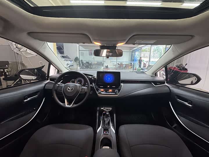 Фото 18 - Toyota Corolla