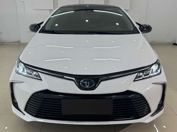 Фото 2 - Toyota Corolla