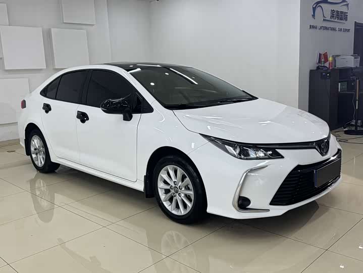 Фото 3 - Toyota Corolla