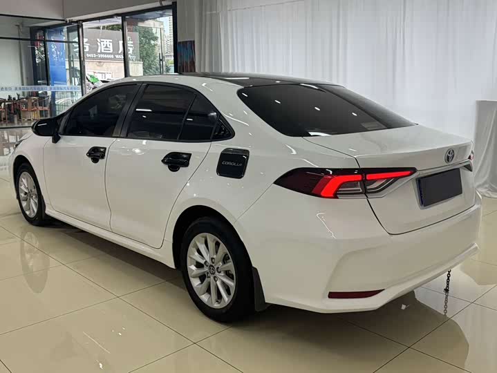 Фото 4 - Toyota Corolla