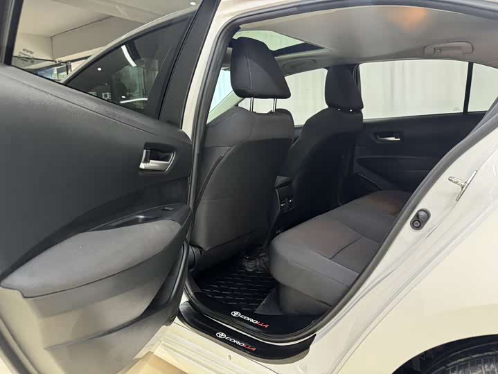 Фото 8 - Toyota Corolla