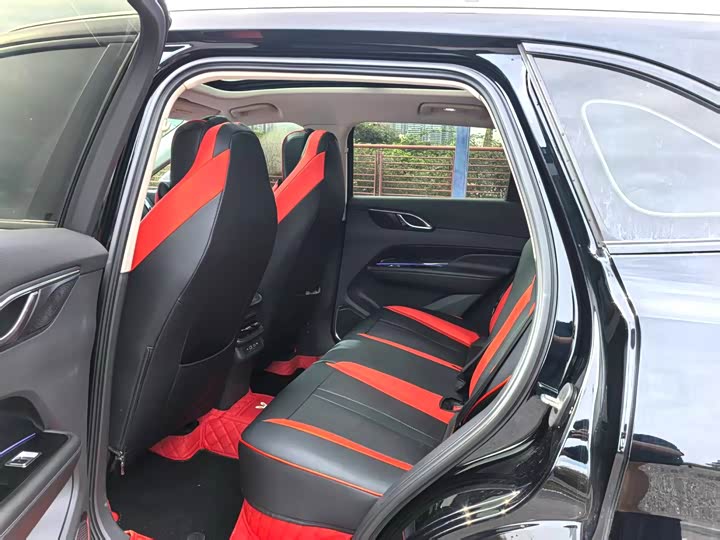 Фото 4 - Hongqi HS3 Hybrid