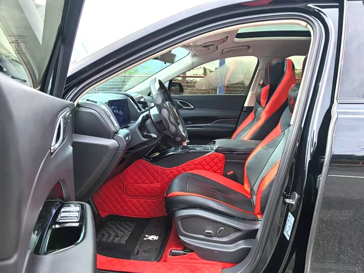 Фото 6 - Hongqi HS3 Hybrid