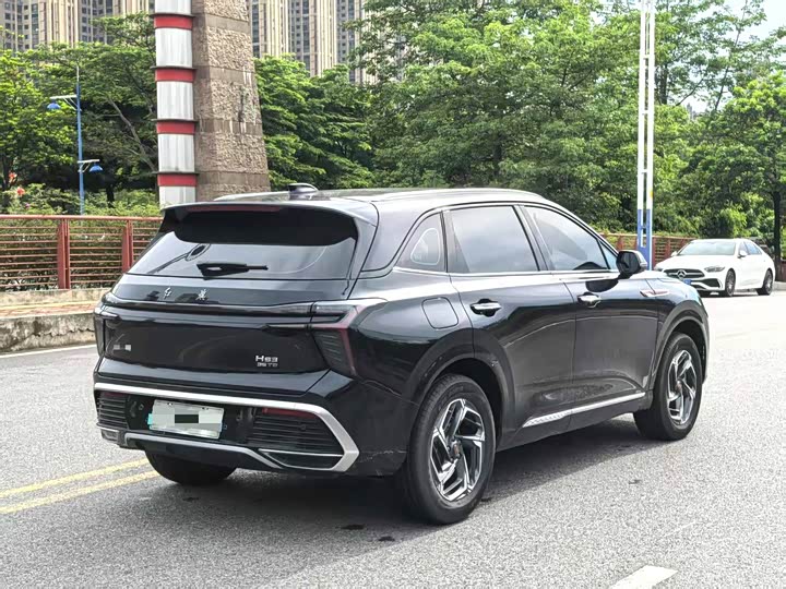 Фото 9 - Hongqi HS3 Hybrid