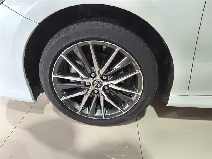 Фото 23 - Toyota Camry