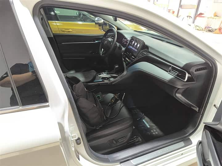 Фото 25 - Toyota Camry