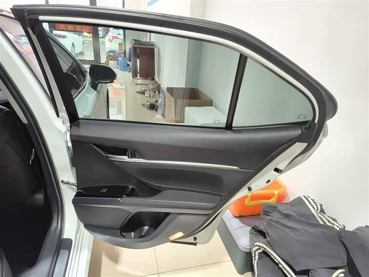 Фото 27 - Toyota Camry